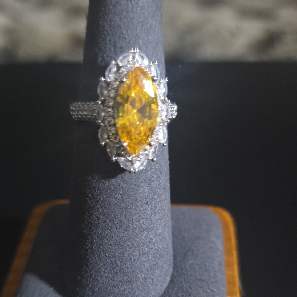Elegant Yellow Zirconia  and Silver Plated Women's Ring